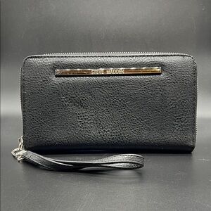 Steve Madden Black Textured Wristlet Clutch